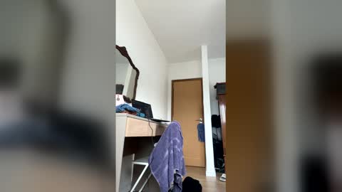vanessareed_ online show from 05.06.26