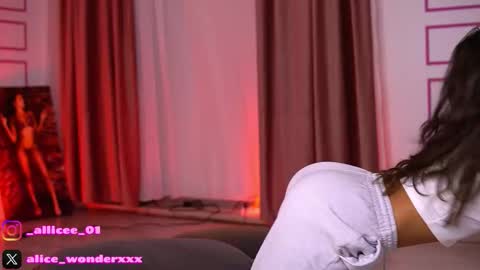 Snapshot of vanessasimon chatting on 01.08.26 Vanessa Simon online show from 01.08.26