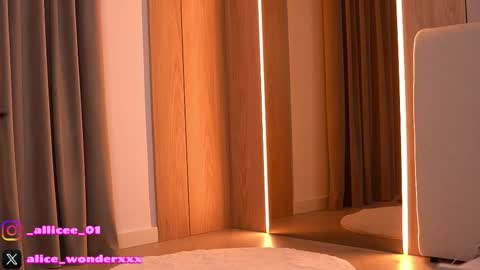 Snapshot of vanessasimon chatting on 03.06.26 Vanessa Simon online show from 03.06.26