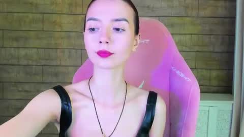 Snapshot of vanessavienne chatting on 06.13.26 VanessaVienne online show from 06.13.26