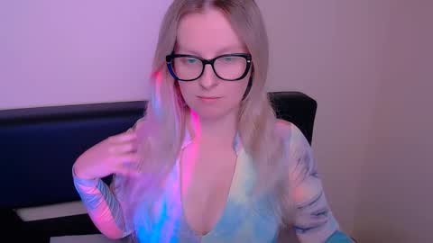 Snapshot of vanillaex_ chatting on 09.29.25 Mia online show from 09.29.25