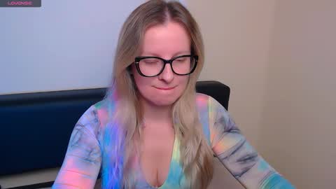 Snapshot of vanillaex_ chatting on 10.10.25 Mia online show from 10.10.25