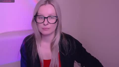 Snapshot of vanillaex_ chatting on 11.14.25 Mia online show from 11.14.25