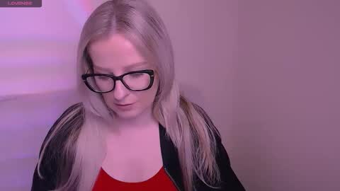 Snapshot of vanillaex_ chatting on 11.17.25 Mia online show from 11.17.25