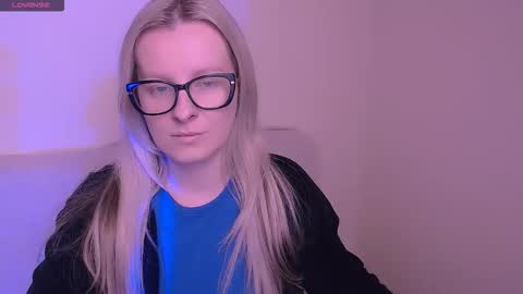 Snapshot of vanillaex_ chatting on 11.20.25 Mia online show from 11.20.25