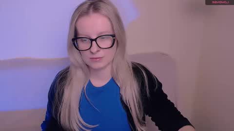 Snapshot of vanillaex_ chatting on 11.26.25 Mia online show from 11.26.25