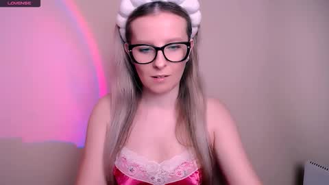 Snapshot of vanillaex_ chatting on 02.14.26 Mia online show from 02.14.26