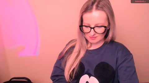 Snapshot of vanillaex_ chatting on 02.16.26 Mia online show from 02.16.26