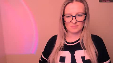 Snapshot of vanillaex_ chatting on 02.16.26 Mia online show from 02.16.26