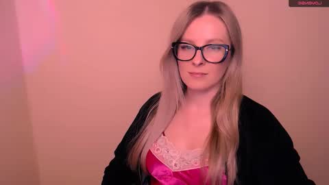 Snapshot of vanillaex_ chatting on 03.06.26 Mia online show from 03.06.26