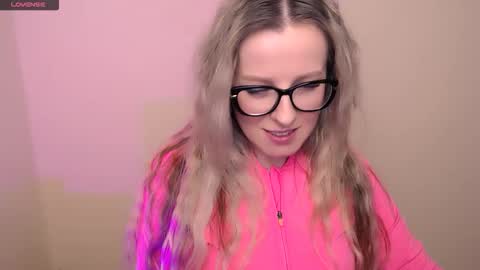 Snapshot of vanillaex_ chatting on 03.17.26 Mia online show from 03.17.26