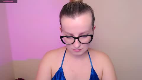 Snapshot of vanillaex_ chatting on 06.15.26 Mia online show from 06.15.26