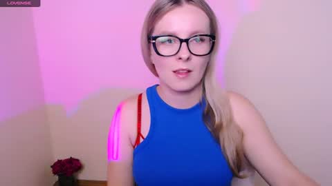 Snapshot of vanillaex_ chatting on 06.18.26 Mia online show from 06.18.26