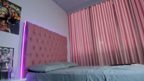 Snapshot of vanillaflo chatting on 11.21.25 VanillaFlo online show from 11.21.25