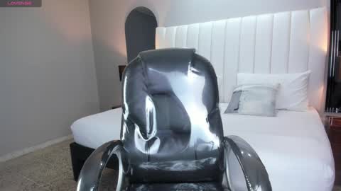 Snapshot of vanitysex chatting on 12.02.24 Karine online show from 12.02.24