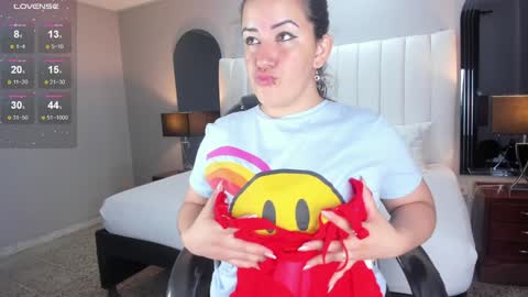 Snapshot of vanitysex chatting on 12.11.24 Karine online show from 12.11.24