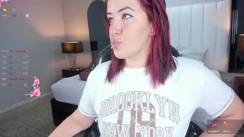 Snapshot of vanitysex chatting on 01.07.25 Karine online show from 01.07.25