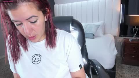 Snapshot of vanitysex chatting on 01.30.25 Karine online show from 01.30.25