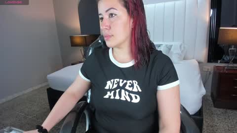 Snapshot of vanitysex chatting on 02.08.25 Karine online show from 02.08.25