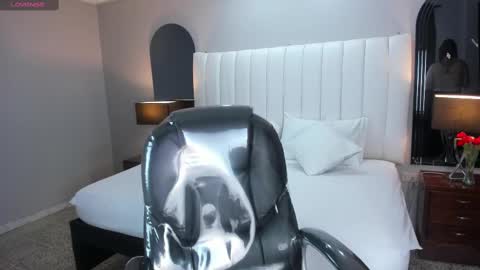 Snapshot of vanitysex chatting on 02.17.25 Karine online show from 02.17.25