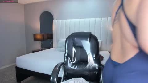 Snapshot of vanitysex chatting on 02.25.25 Karine online show from 02.25.25