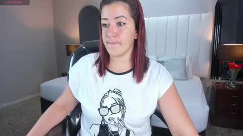 Snapshot of vanitysex chatting on 02.28.25 Karine online show from 02.28.25