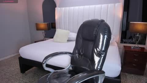 Snapshot of vanitysex chatting on 09.18.25 Karine online show from 09.18.25