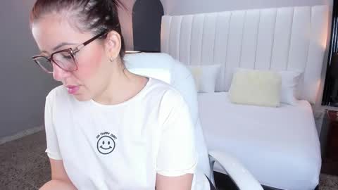 Snapshot of vanitysex chatting on 09.30.25 Karine online show from 09.30.25