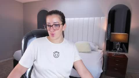 Snapshot of vanitysex chatting on 10.14.25 Karine online show from 10.14.25