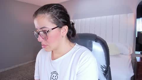 Snapshot of vanitysex chatting on 10.15.25 Karine online show from 10.15.25