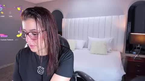 Snapshot of vanitysex chatting on 10.16.25 Karine online show from 10.16.25