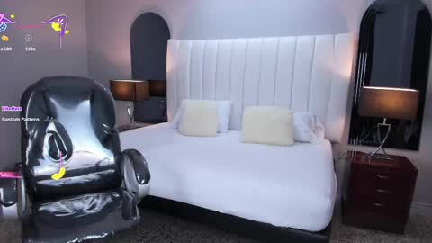 Snapshot of vanitysex chatting on 10.20.25 Karine online show from 10.20.25