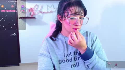 Snapshot of vannessa_shy chatting on 02.15.25 Vanesa online show from 02.15.25