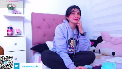 Snapshot of vannessa_shy chatting on 09.19.25 Vanesa online show from 09.19.25