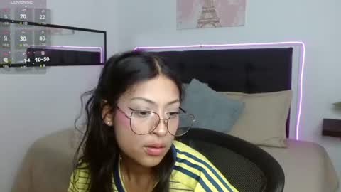 Snapshot of vannesweet_ chatting on 06.23.26 vane online show from 06.23.26