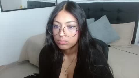 Snapshot of vannesweet_ chatting on 07.17.26 vane online show from 07.17.26