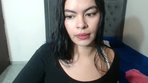 Snapshot of vannsexporn chatting on 12.18.24 Vannesa online show from 12.18.24