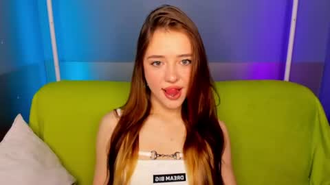 Snapshot of vasilisalove chatting on 06.20.26 VasilisaLove online show from 06.20.26