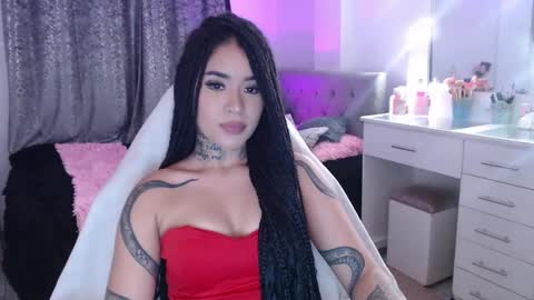 Snapshot of vayolett_bass chatting on 10.23.25 Vayolett Bass online show from 10.23.25