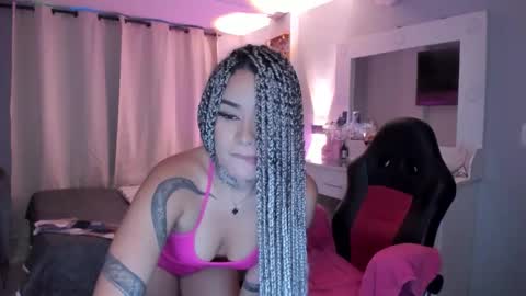 Snapshot of vayolett_bass chatting on 12.22.25 Vayolett Bass online show from 12.22.25