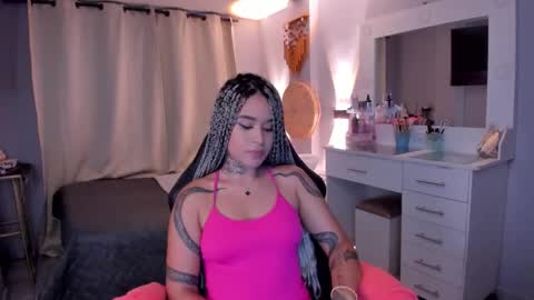 Snapshot of vayolett_bass chatting on 01.06.26 Vayolett Bass online show from 01.06.26