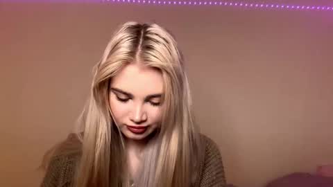 Snapshot of vedalipscomb chatting on 11.26.25 Monika online show from 11.26.25