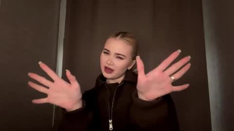 Snapshot of vedalipscomb chatting on 12.17.25 Monika online show from 12.17.25