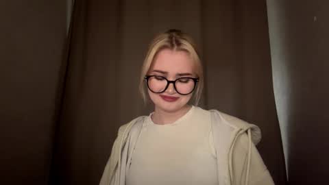 Snapshot of vedalipscomb chatting on 12.18.25 Monika online show from 12.18.25