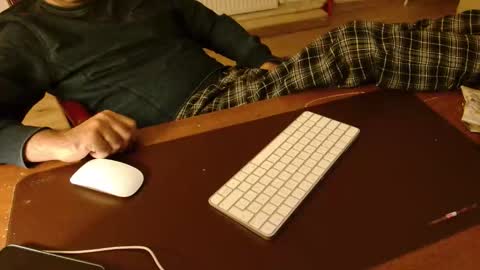 Snapshot of vedatsirke chatting on 10.31.25 vedatsirke online show from 10.31.25