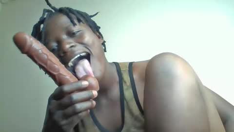 Snapshot of vee_tommy chatting on 12.02.25 Vee tommy online show from 12.02.25