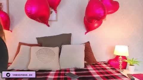 Snapshot of veesimons_dh chatting on 02.14.26 Vee Simons online show from 02.14.26