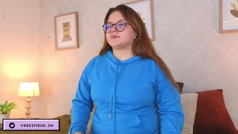 Vee Simons online show from 04.28.26