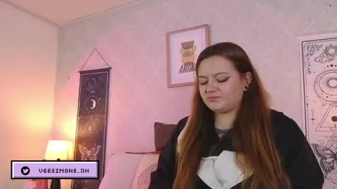 Snapshot of veesimons_dh chatting on 05.27.26 Vee Simons online show from 05.27.26