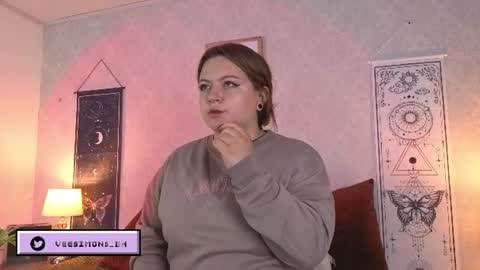 Snapshot of veesimons_dh chatting on 06.15.26 Vee Simons online show from 06.15.26